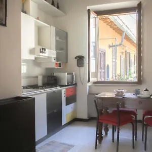 https://bnbutler-navigli-apartment-vicolo-lavandai.italymilanhotels.net